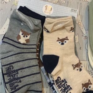 Capelli of New York Casual Animal Print Socks Gray and Cream